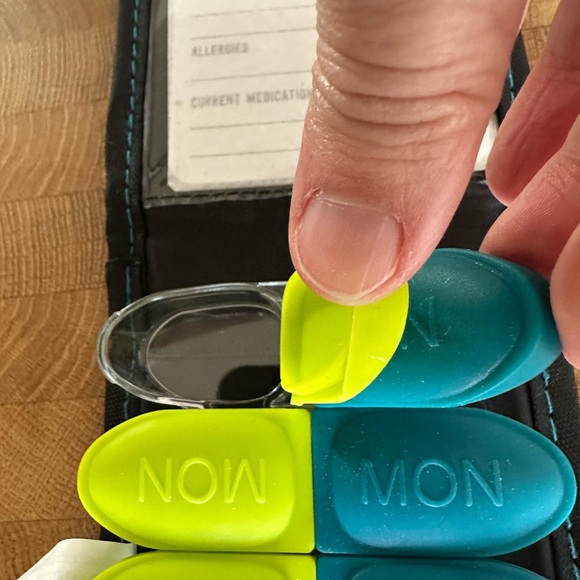 Lewis N.Clark Magnetic Folding Pill Organizer Travel Case Otc Medicine Vitamins - Picture 9 of 11